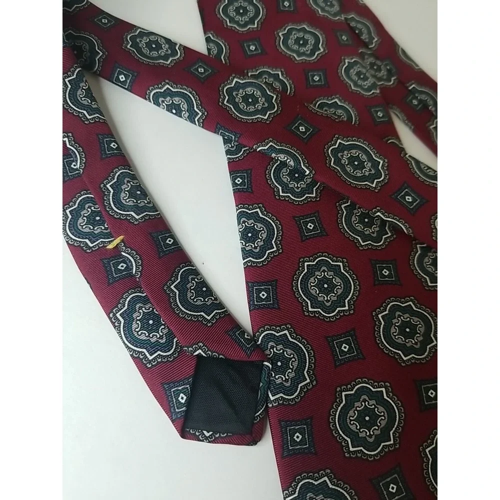 Allyn St. George Mens Geometric‎ Polyester Neck Tie Burgundy Red 57x3.5